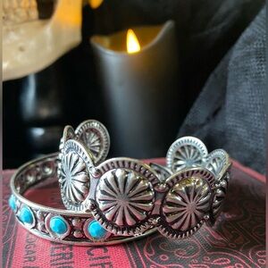 Women’s Cuff Bracelet set with turquoise vintage western style